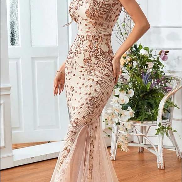 Luxurious sequins embroidered mesh evening party formal gown dress - Picture 6 of 8